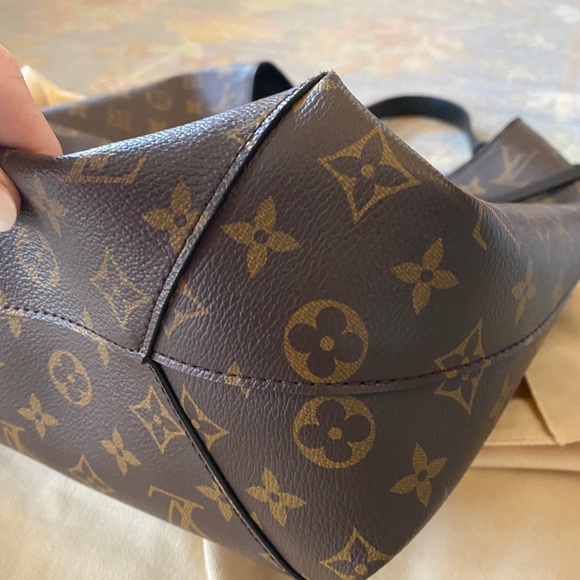 Louis Vuitton Flower Hobo Noir - Picture 3 of 15